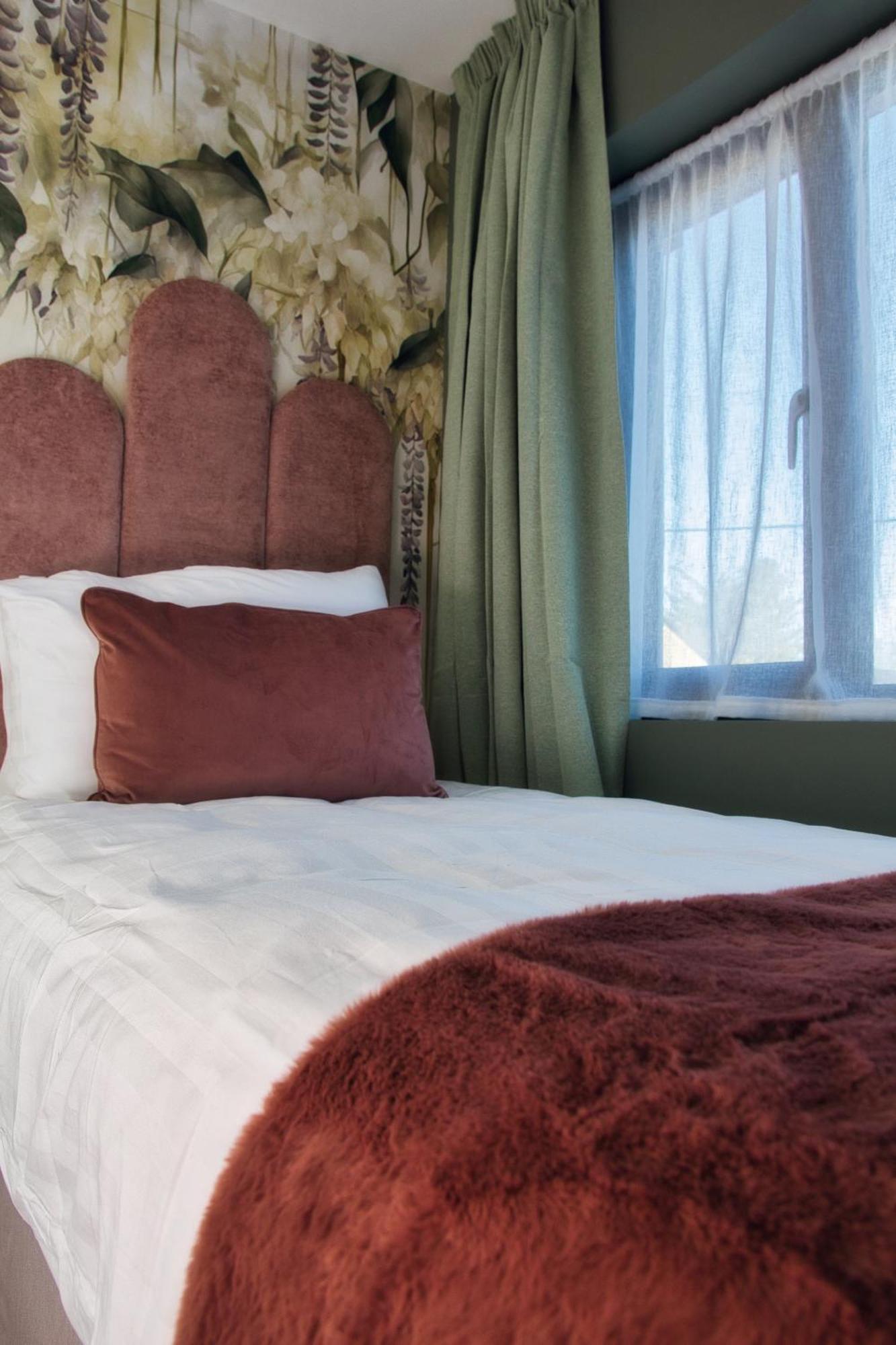 Bed and Breakfast The Monks Quarters Куин Экстерьер фото